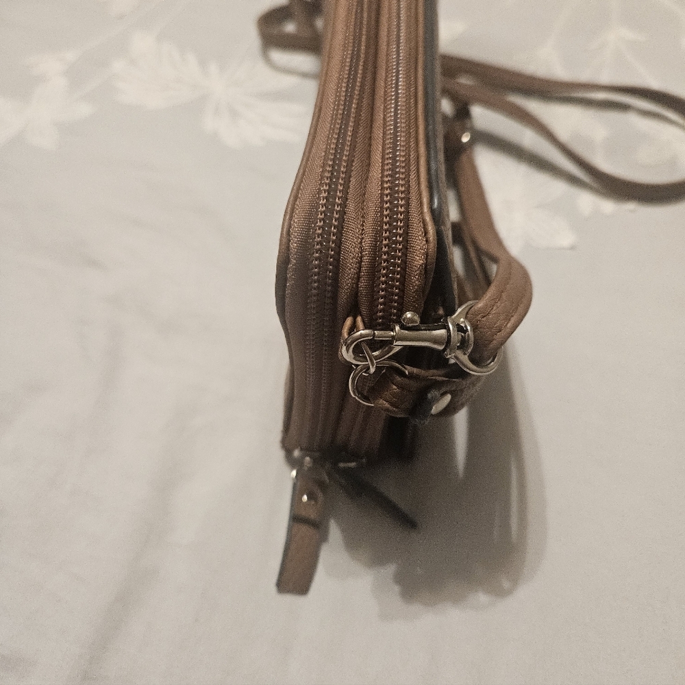Bueno Brown Leather Crossbody Bag With Hand Strap - Picture 3 of 9